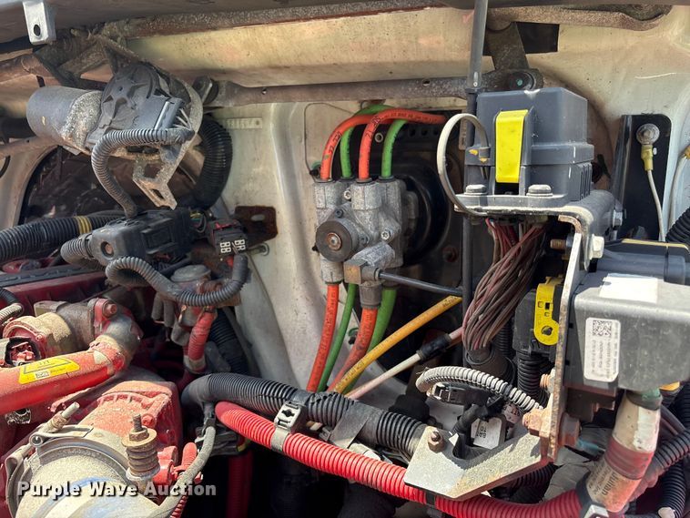 image for item YA2615 2020 International MV607 box truck