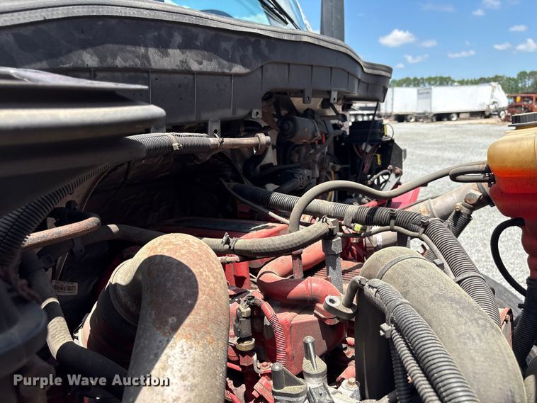 image for item YA2615 2020 International MV607 box truck