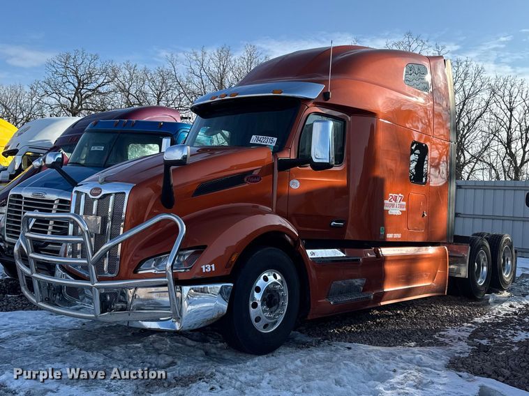 2023 Peterbilt 579 semi truck