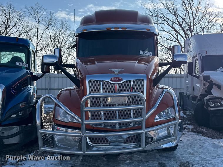 image for item YA2638 2023 Peterbilt 579 semi truck