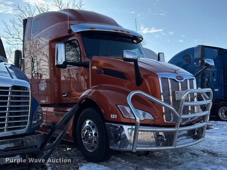 image for item YA2638 2023 Peterbilt 579 semi truck