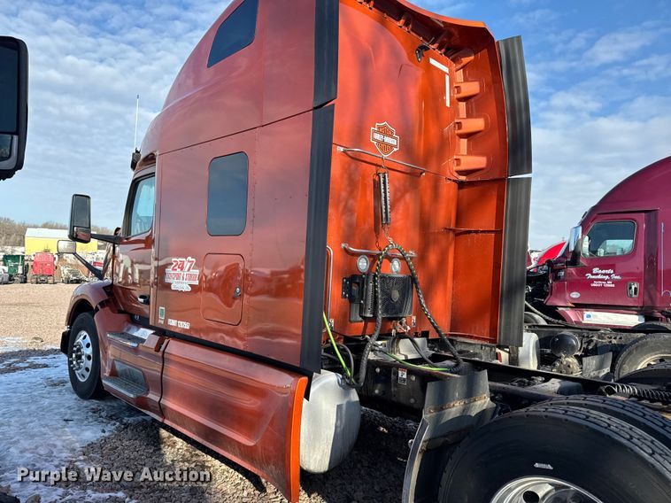 image for item YA2638 2023 Peterbilt 579 semi truck