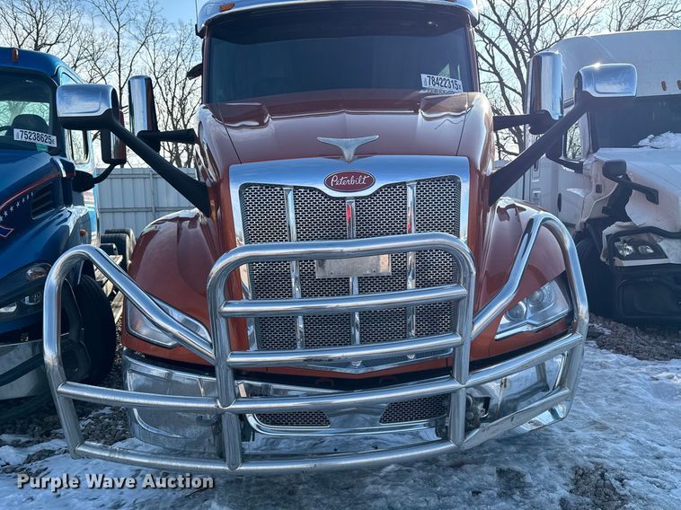 image for item YA2638 2023 Peterbilt 579 semi truck