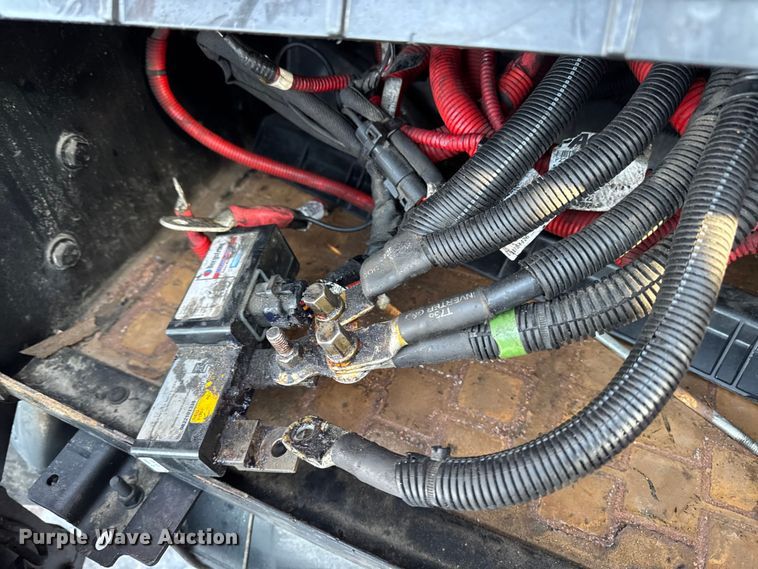 image for item YA2638 2023 Peterbilt 579 semi truck