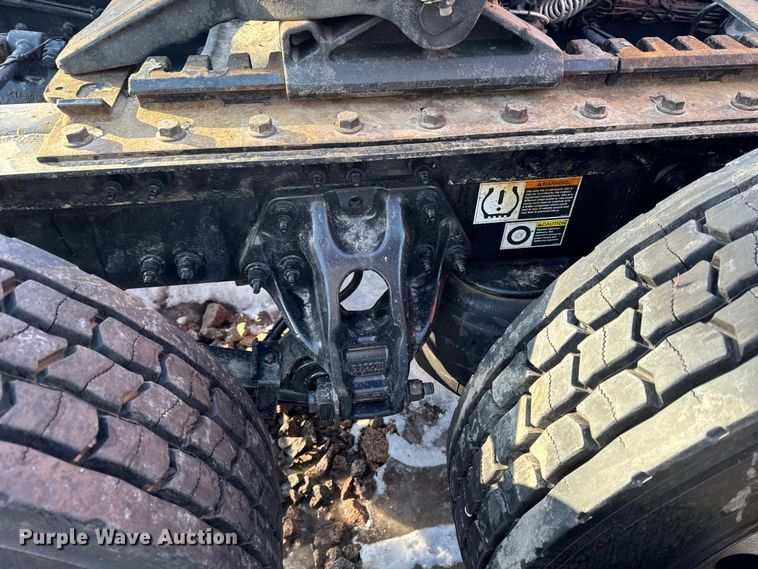 image for item YA2638 2023 Peterbilt 579 semi truck