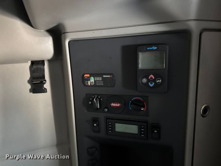 image for item YA2638 2023 Peterbilt 579 semi truck