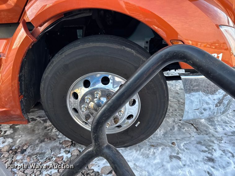 image for item YA2638 2023 Peterbilt 579 semi truck