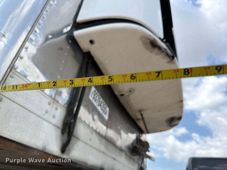 image for item YA3001 2008 Utility refrigerated van trailer