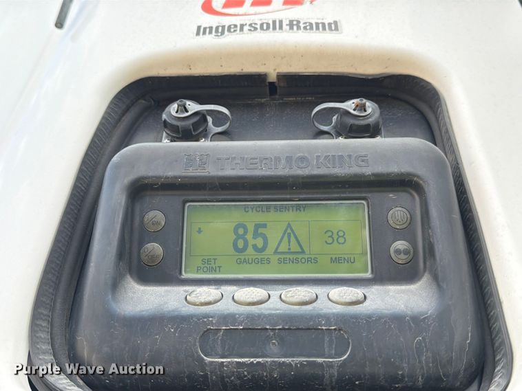 image for item YA3001 2008 Utility refrigerated van trailer
