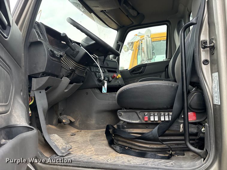 image for item YA3363 2025 International LT625 semi truck
