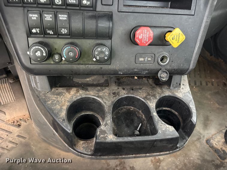 image for item YA3363 2025 International LT625 semi truck