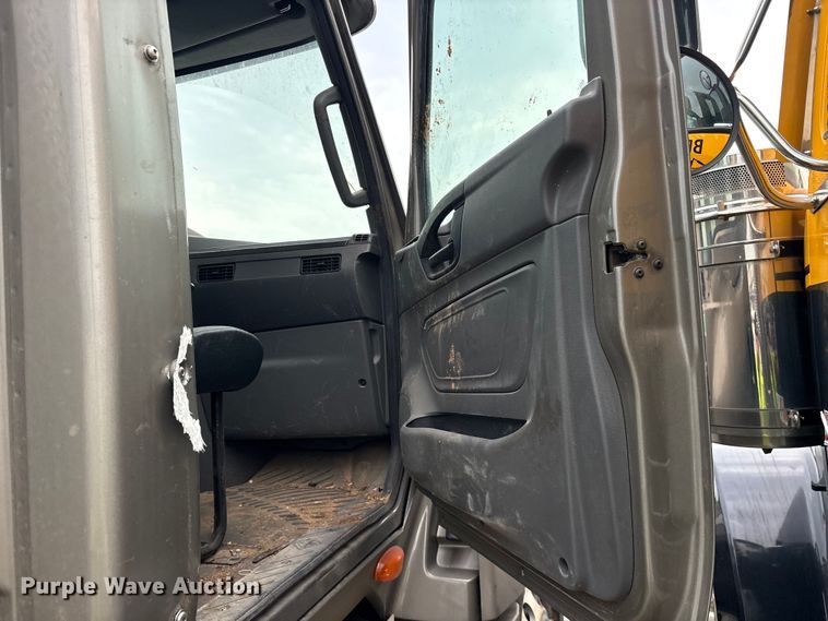 image for item YA3363 2025 International LT625 semi truck