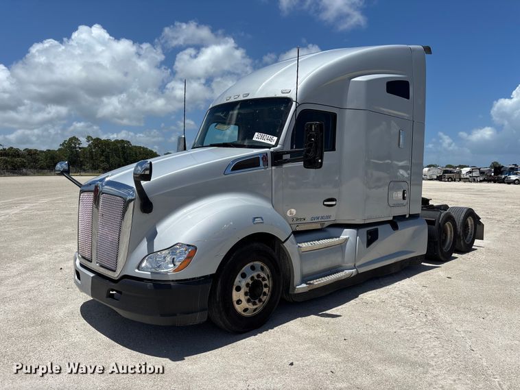 image for item YA3497 2020 Kenworth T680 semi truck