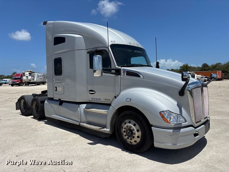 image for item YA3497 2020 Kenworth T680 semi truck
