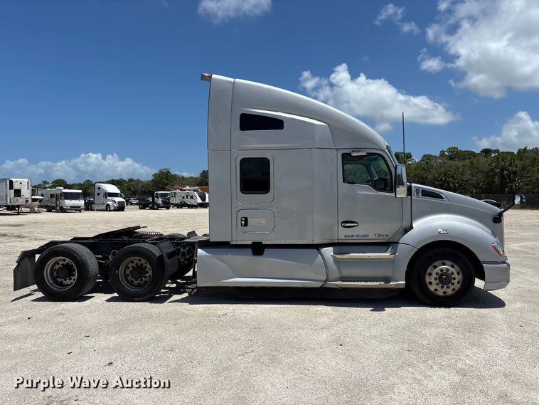 image for item YA3497 2020 Kenworth T680 semi truck