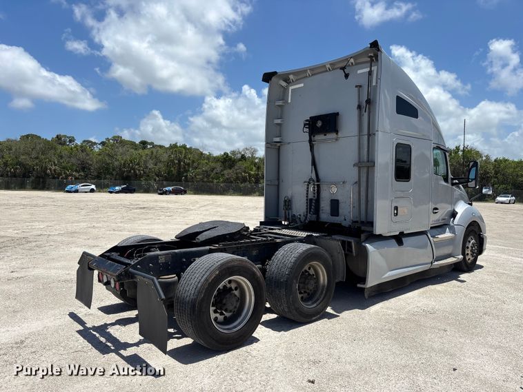 image for item YA3497 2020 Kenworth T680 semi truck