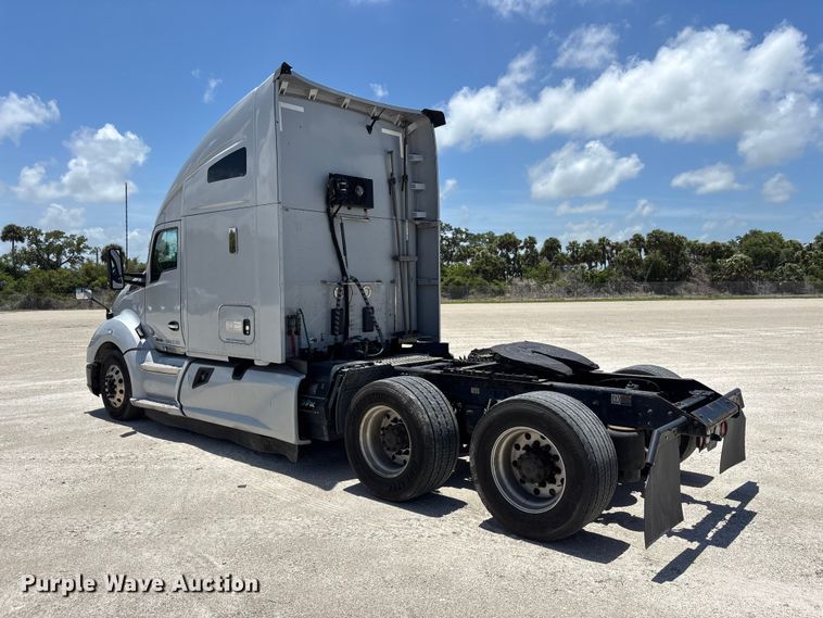image for item YA3497 2020 Kenworth T680 semi truck
