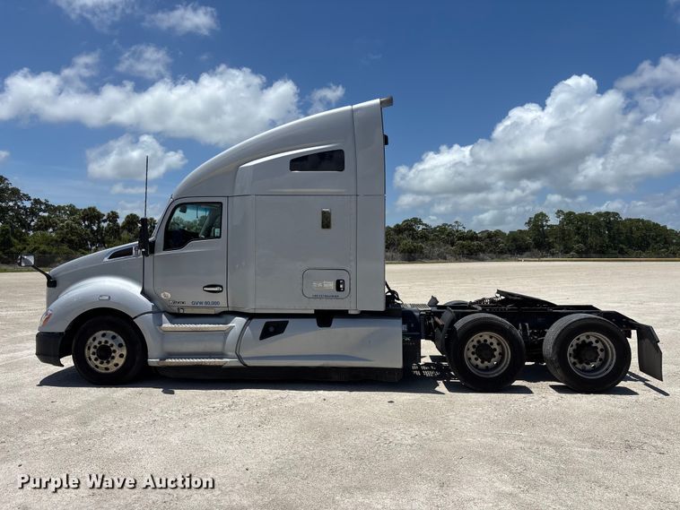 image for item YA3497 2020 Kenworth T680 semi truck
