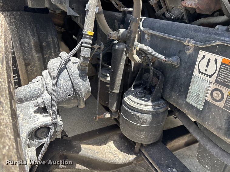 image for item YA3497 2020 Kenworth T680 semi truck