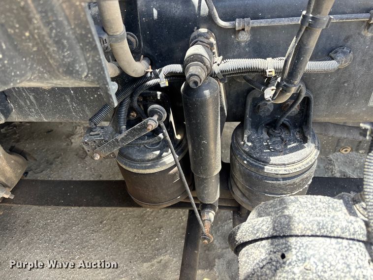 image for item YA3497 2020 Kenworth T680 semi truck