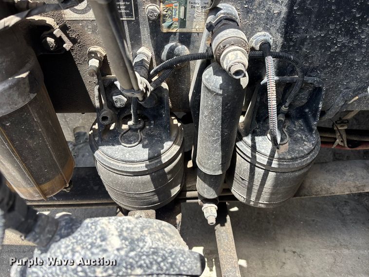 image for item YA3497 2020 Kenworth T680 semi truck