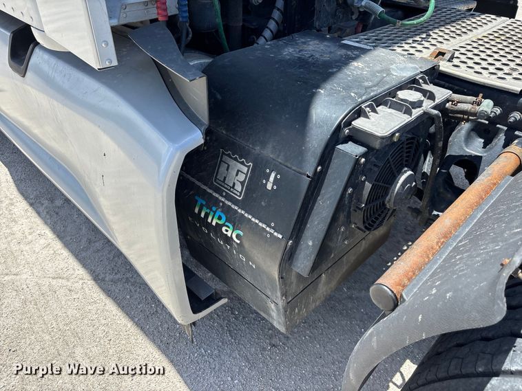 image for item YA3497 2020 Kenworth T680 semi truck