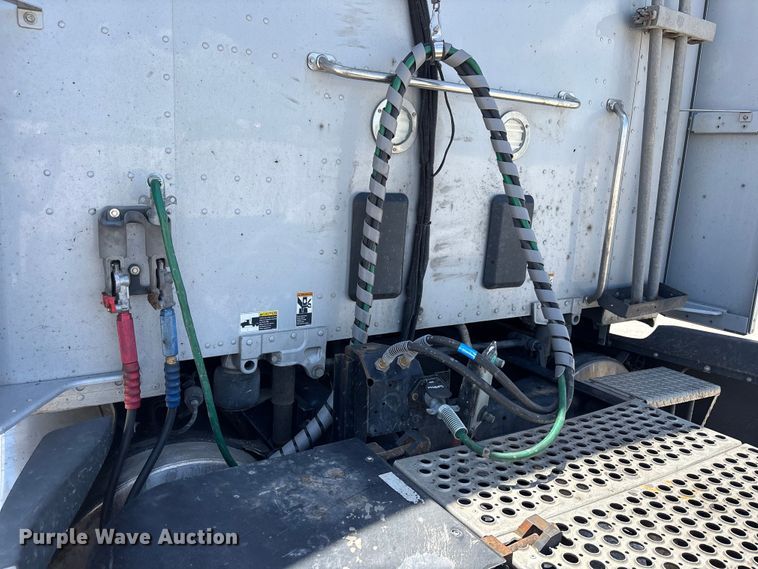 image for item YA3497 2020 Kenworth T680 semi truck