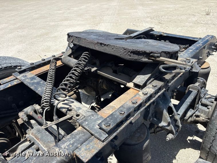 image for item YA3497 2020 Kenworth T680 semi truck