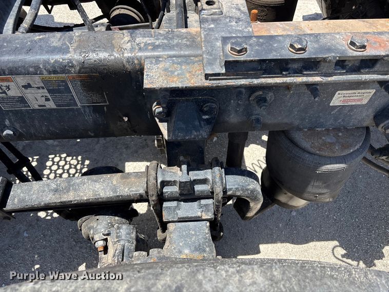 image for item YA3497 2020 Kenworth T680 semi truck