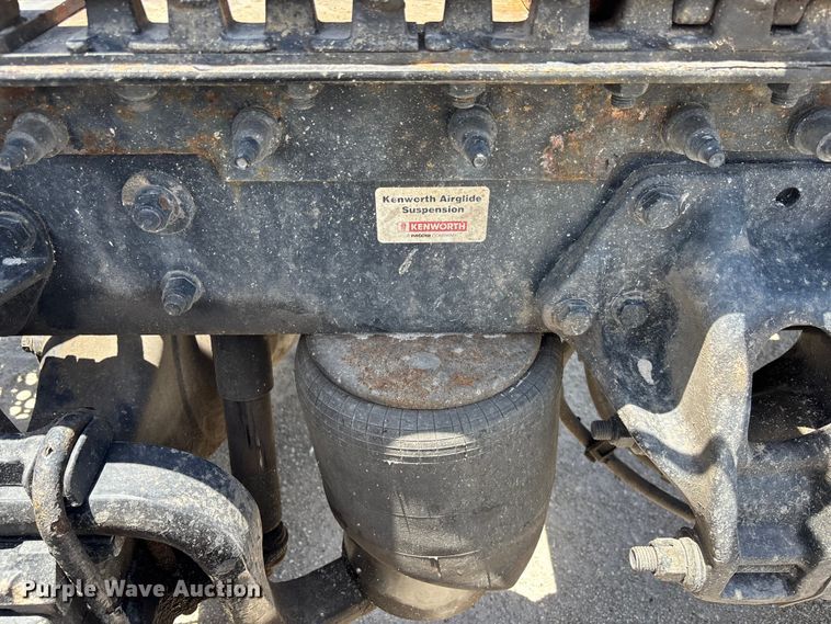 image for item YA3497 2020 Kenworth T680 semi truck