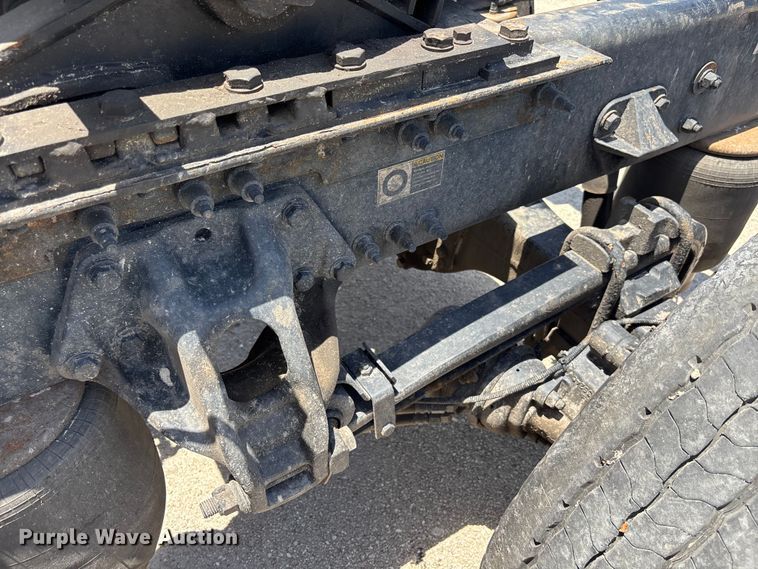 image for item YA3497 2020 Kenworth T680 semi truck