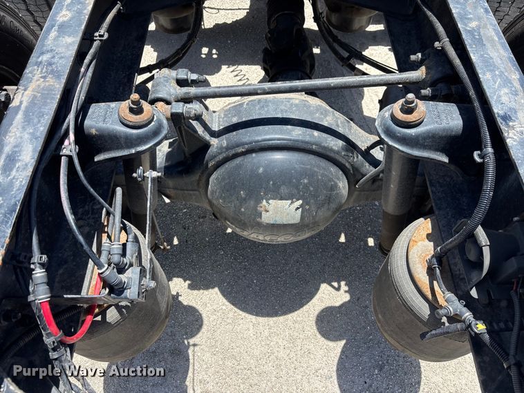 image for item YA3497 2020 Kenworth T680 semi truck