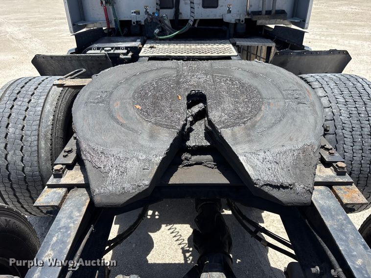 image for item YA3497 2020 Kenworth T680 semi truck