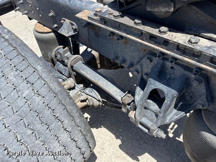 image for item YA3497 2020 Kenworth T680 semi truck