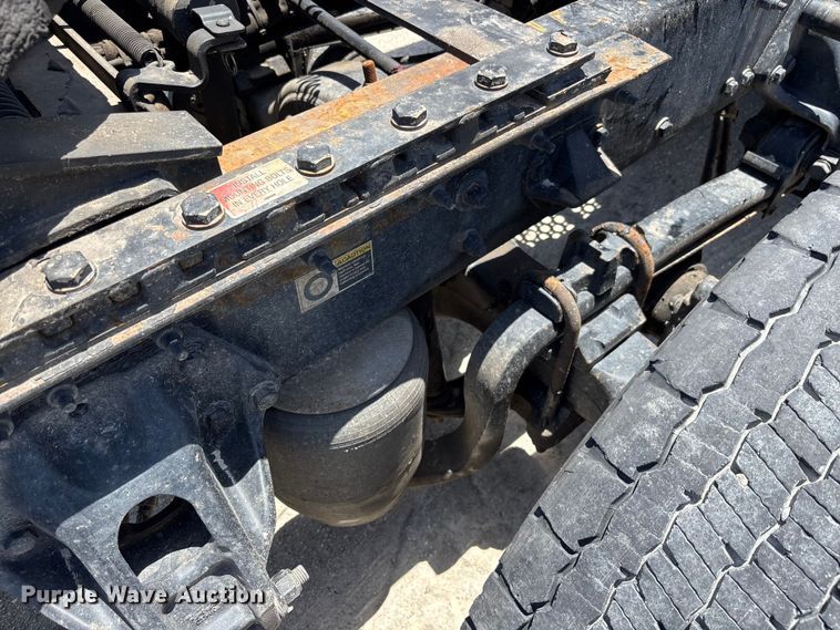 image for item YA3497 2020 Kenworth T680 semi truck
