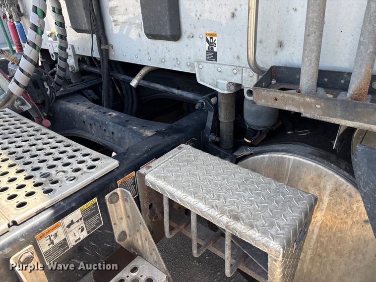image for item YA3497 2020 Kenworth T680 semi truck
