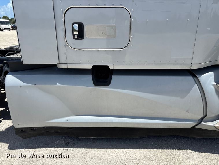 image for item YA3497 2020 Kenworth T680 semi truck