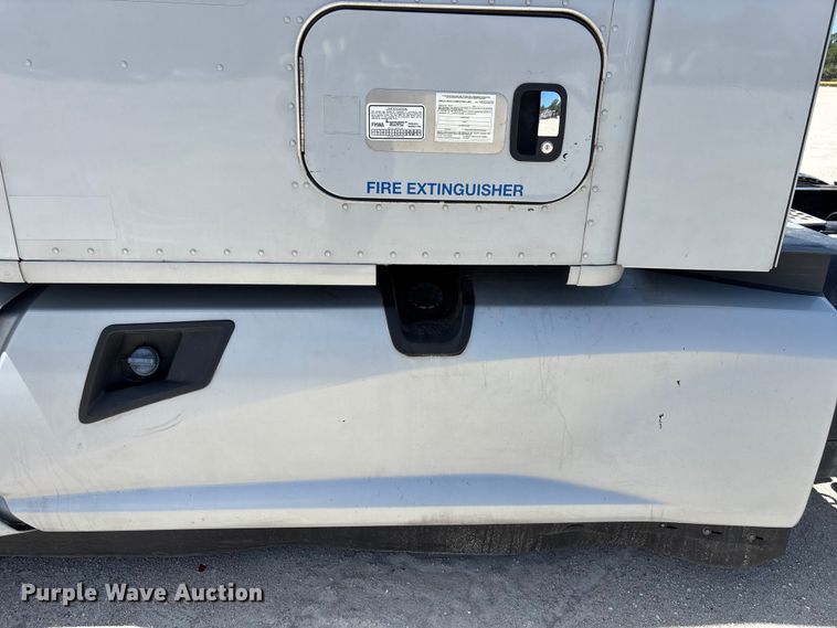 image for item YA3497 2020 Kenworth T680 semi truck