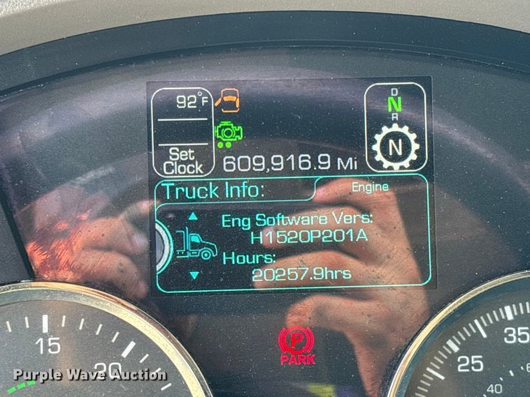 image for item YA3497 2020 Kenworth T680 semi truck