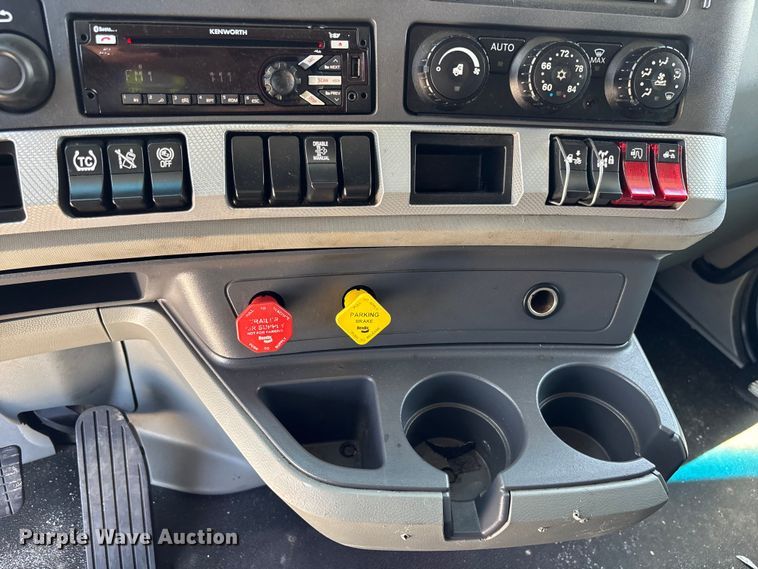 image for item YA3497 2020 Kenworth T680 semi truck