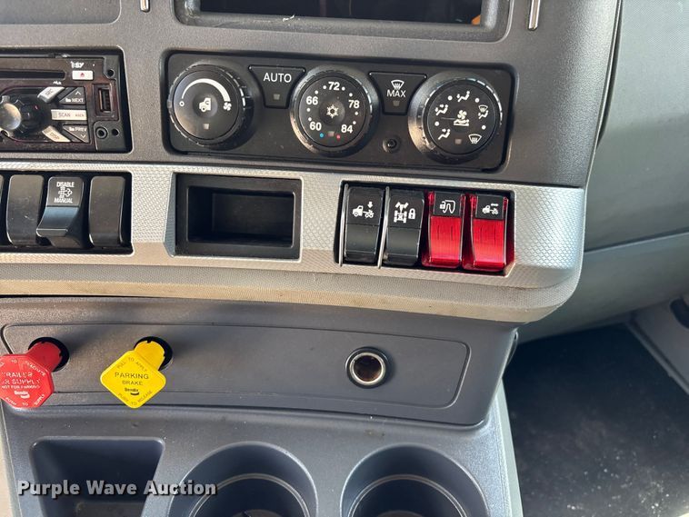 image for item YA3497 2020 Kenworth T680 semi truck