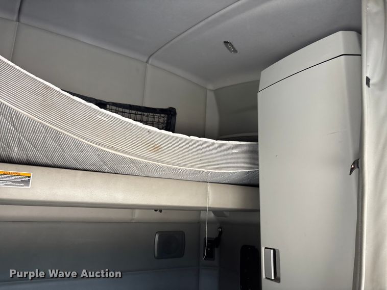 image for item YA3497 2020 Kenworth T680 semi truck