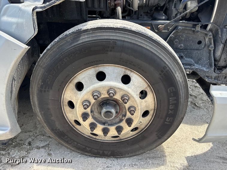 image for item YA3497 2020 Kenworth T680 semi truck