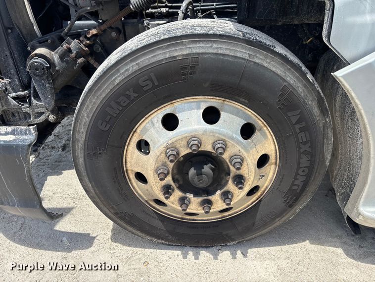 image for item YA3497 2020 Kenworth T680 semi truck