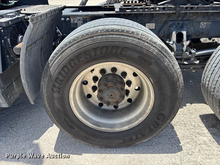 image for item YA3497 2020 Kenworth T680 semi truck