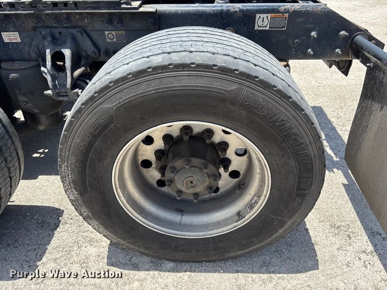 image for item YA3497 2020 Kenworth T680 semi truck