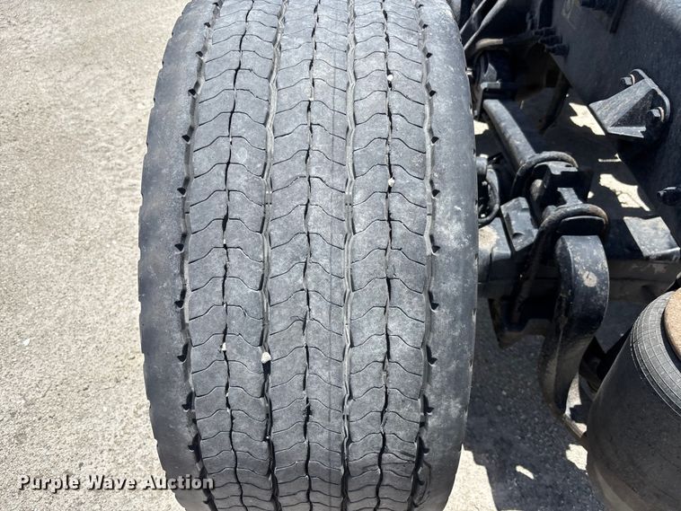 image for item YA3497 2020 Kenworth T680 semi truck