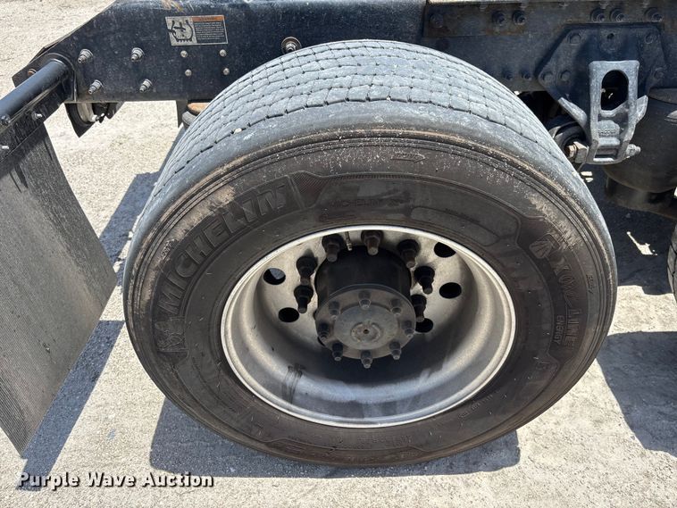 image for item YA3497 2020 Kenworth T680 semi truck