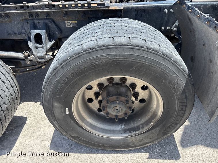 image for item YA3497 2020 Kenworth T680 semi truck