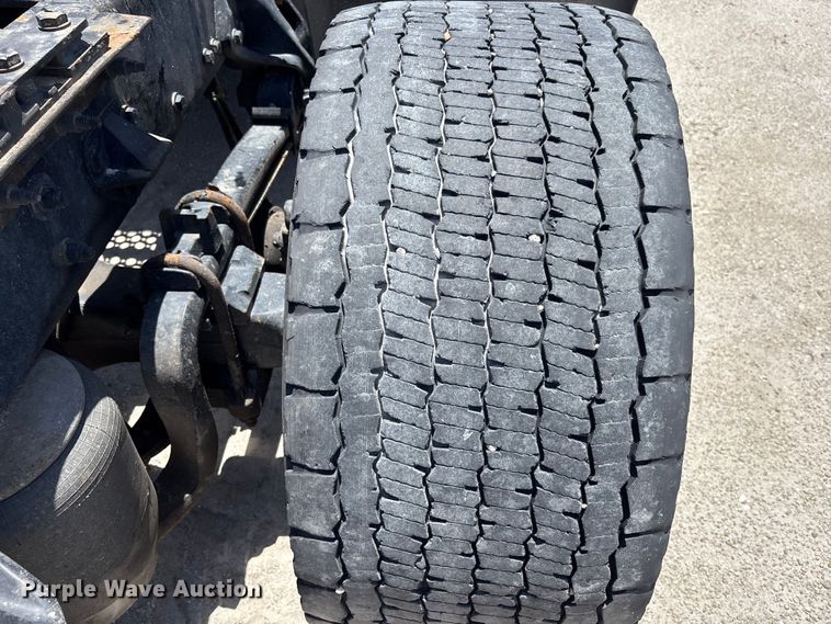 image for item YA3497 2020 Kenworth T680 semi truck